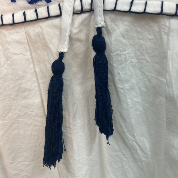 Collective Concepts White with Blue Embroidery size M - Picture 3 of 6